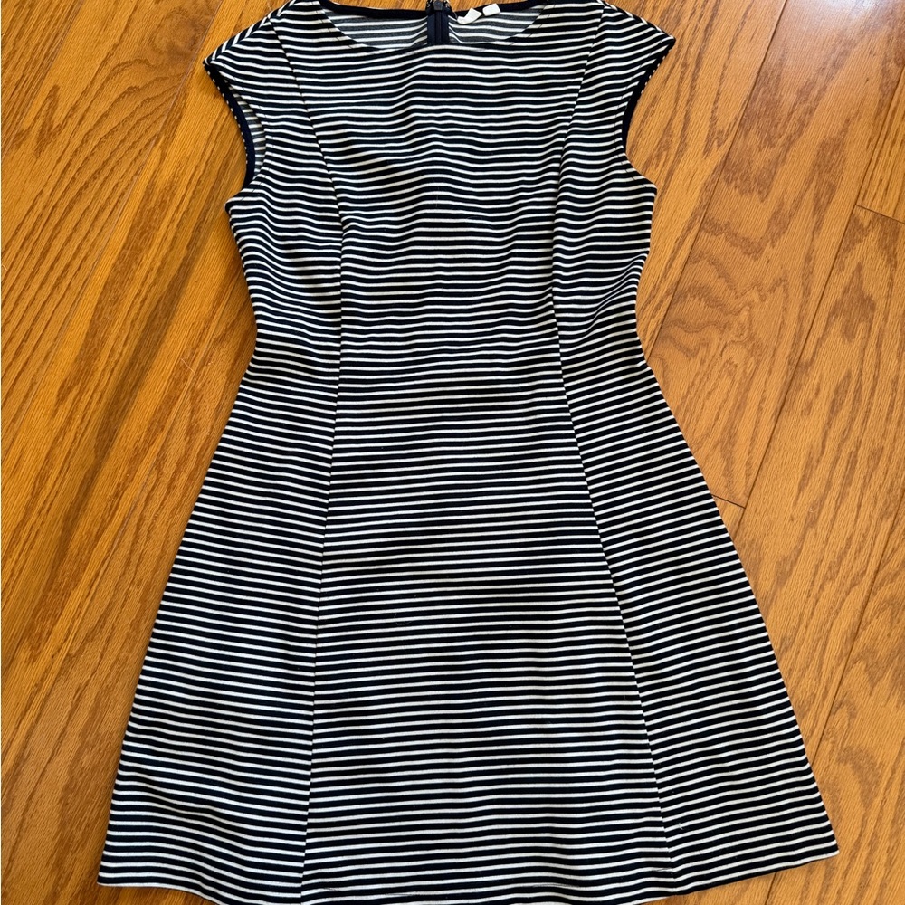 Women’s Gap Classic Black and White Striped Dress size 00